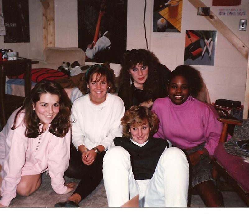 Students in dorm room 1990